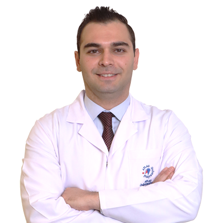Assoc. Prof. Dr. Akın Torun, cardiologo e medico della longevità che revisiona protocolli peptidici anti-aging