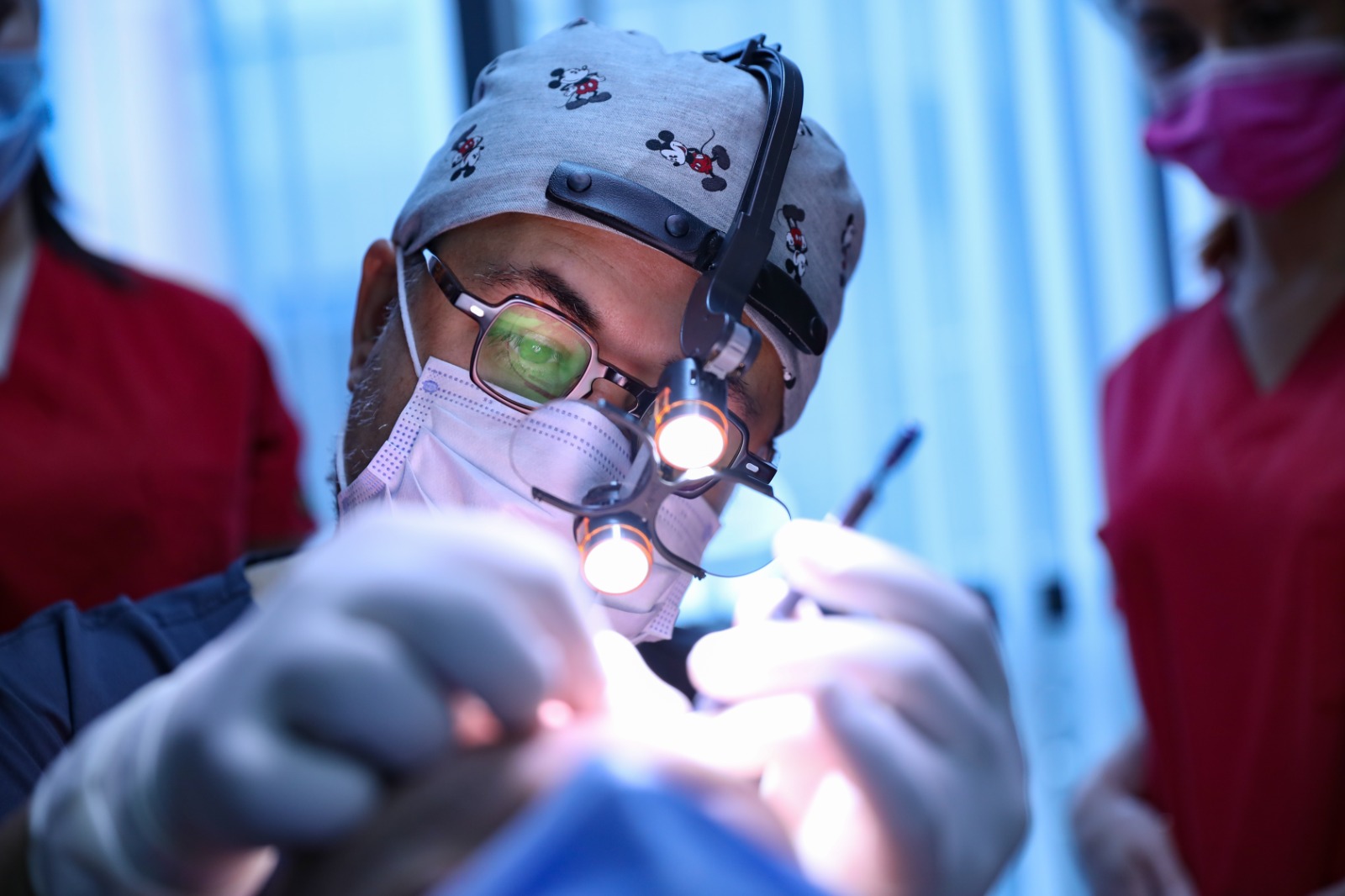 Sapphire FUE hair transplant Turkey operation with Dr. Servet Terziler, showing legacy sapphire blade planning and modern Robotic DHI alternatives