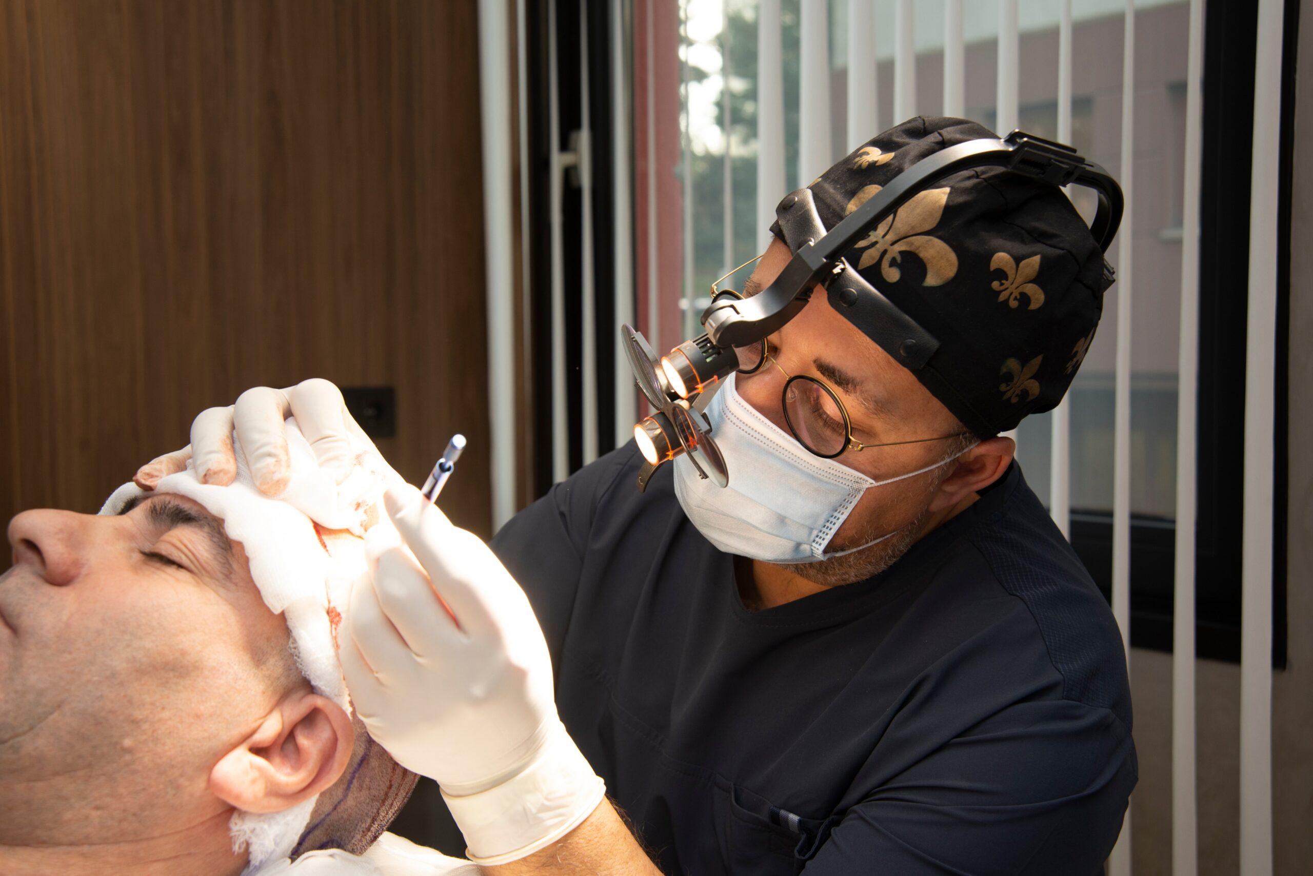 Sapphire FUE in Turkey surgical planning image with Dr. Servet Terziler, showing donor management, angle control and Robotic DHI hair transplant transition